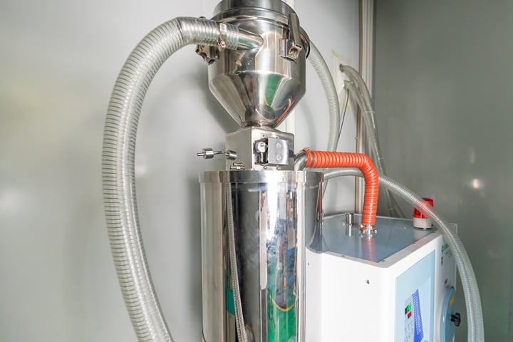 We set the feeding area outside the clean room for separation of feeding and injection molding.